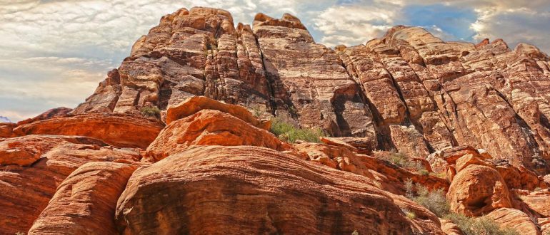 tourist sightseeing in Nevada