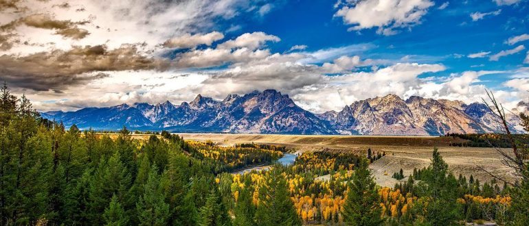 tourist sightseeing in Wyoming