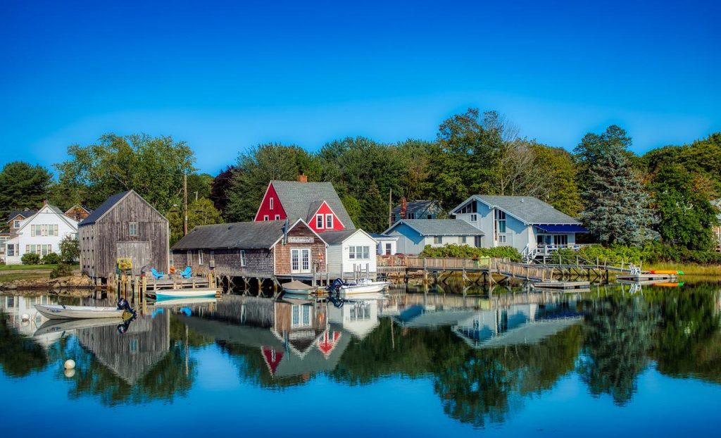 tourist sightseeing in Maine